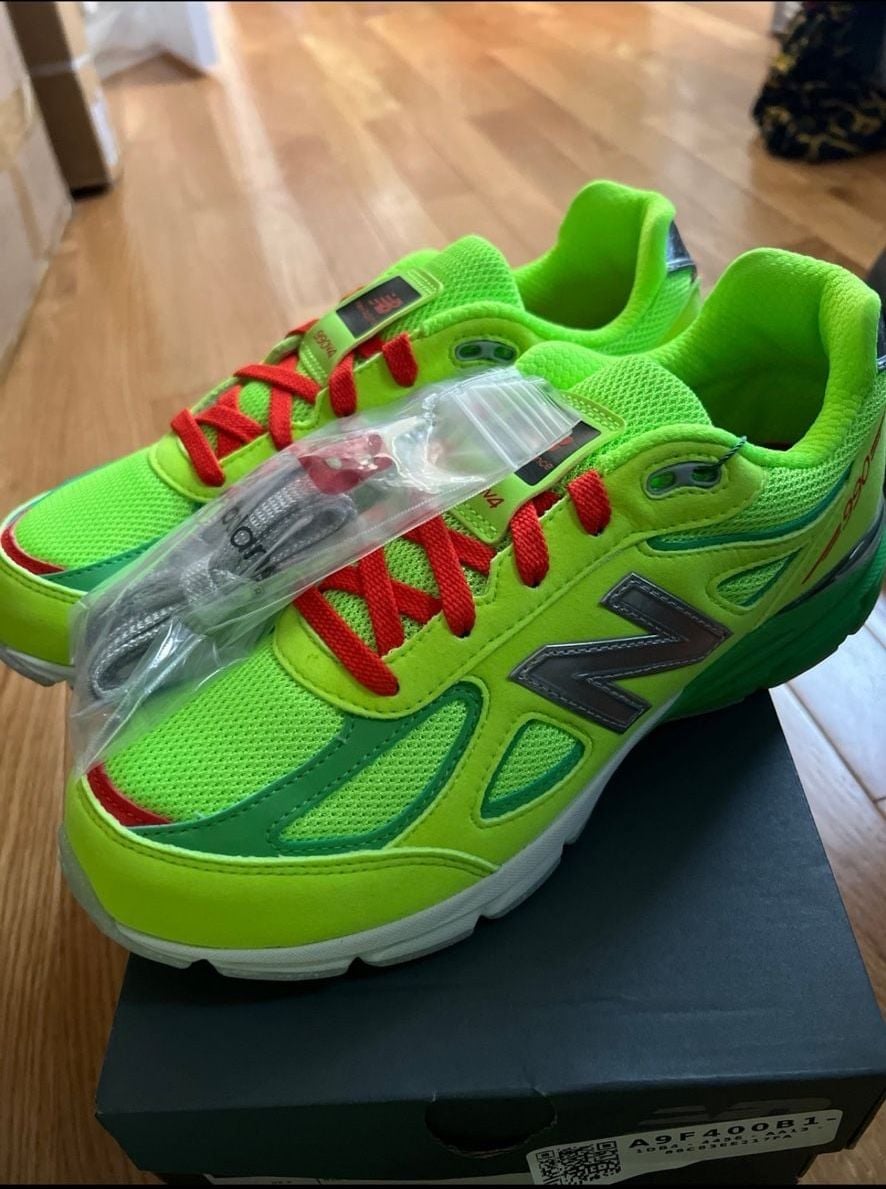 New Balance 990v4 Festive Size 6.5 Green Sneakers 2