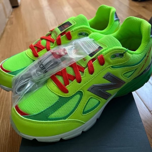 New Balance 990v4 Festive Size 6.5 Green Sneakers