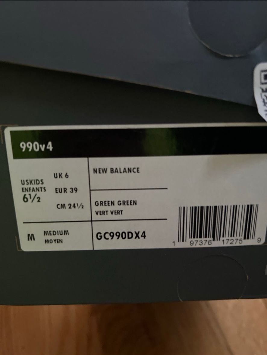 New Balance 990v4 Festive Size 6.5 Green Sneakers 6