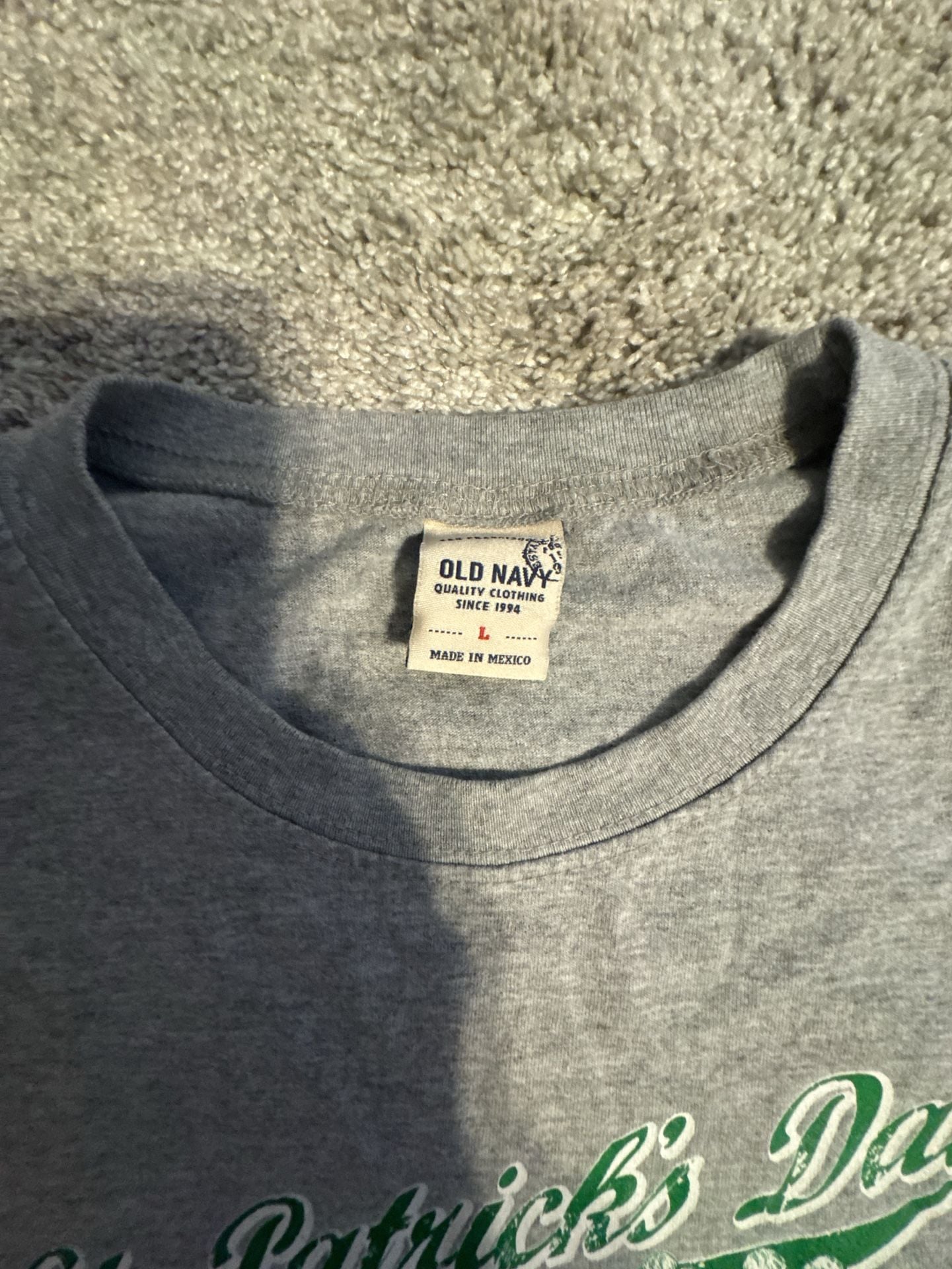 Old Navy St Patrick's Day T-Shirt Size L Gray Graphic Tee Shamrock 2