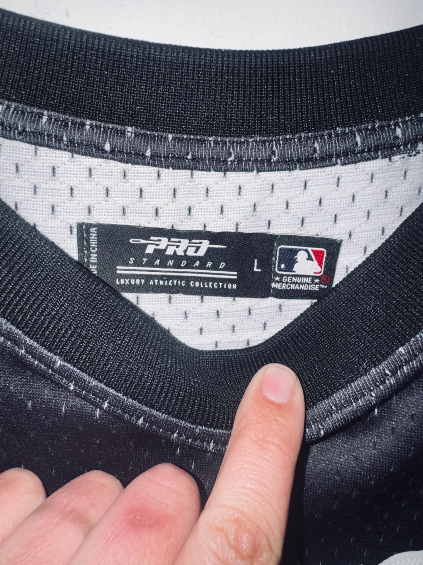 Pro Standard Chicago White Sox Ombre Jersey Black Gray 3