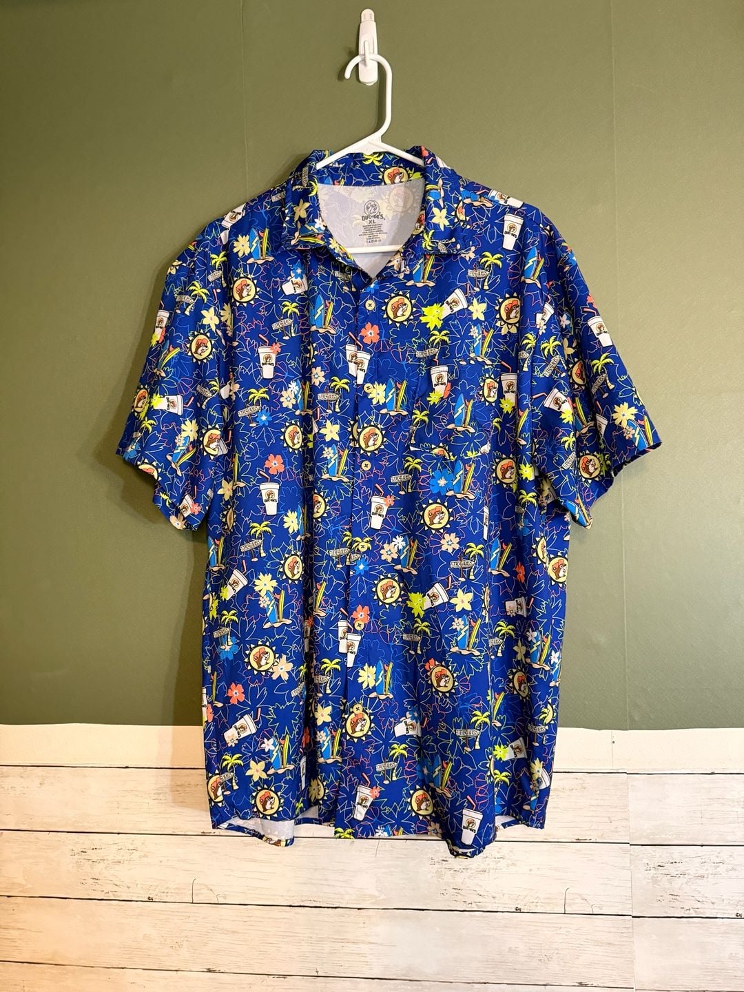 Buc-ee's Hawaiian Shirt XL Blue Tropical Surfer Print 2