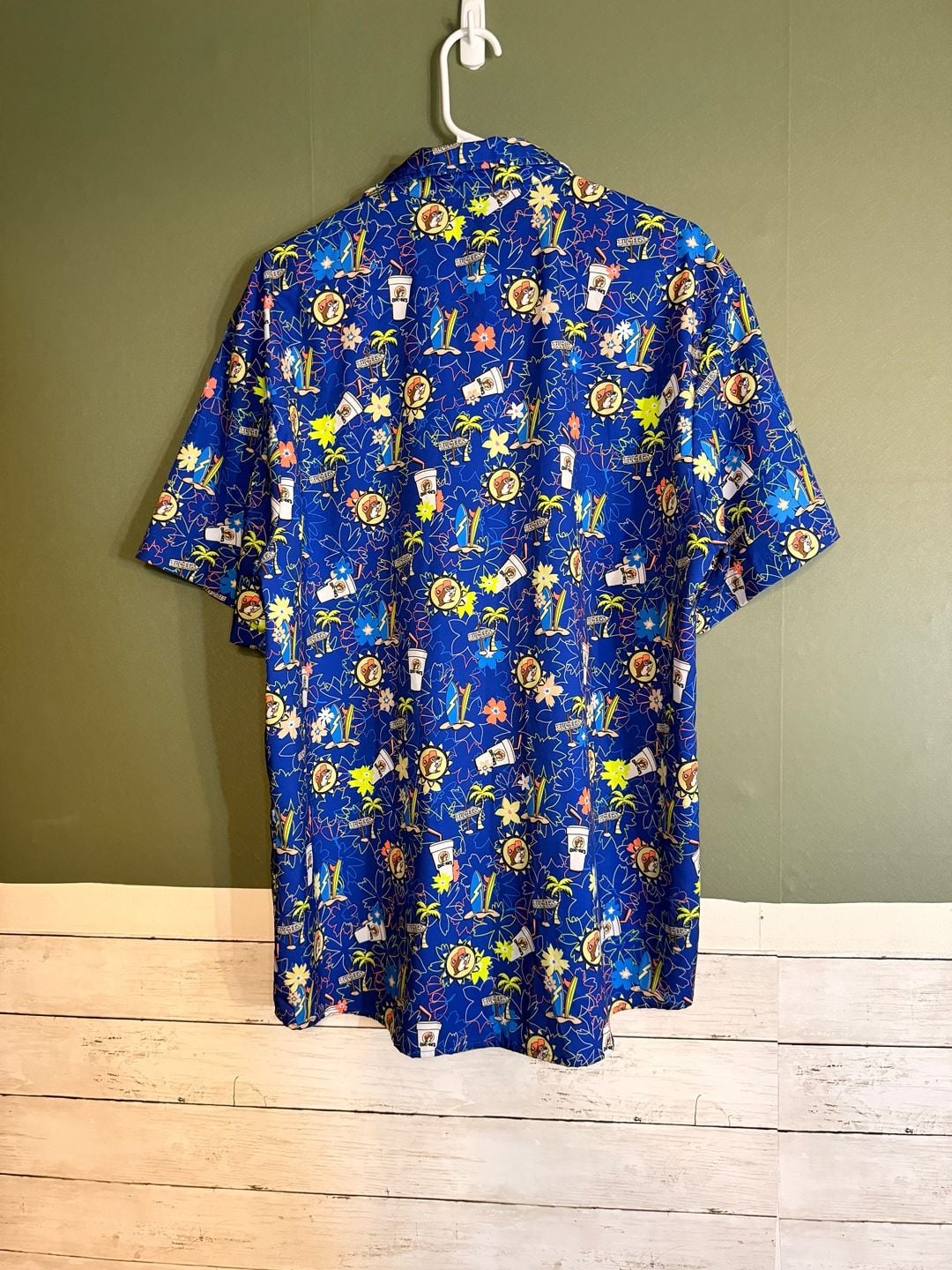 Buc-ee's Hawaiian Shirt XL Blue Tropical Surfer Print 3
