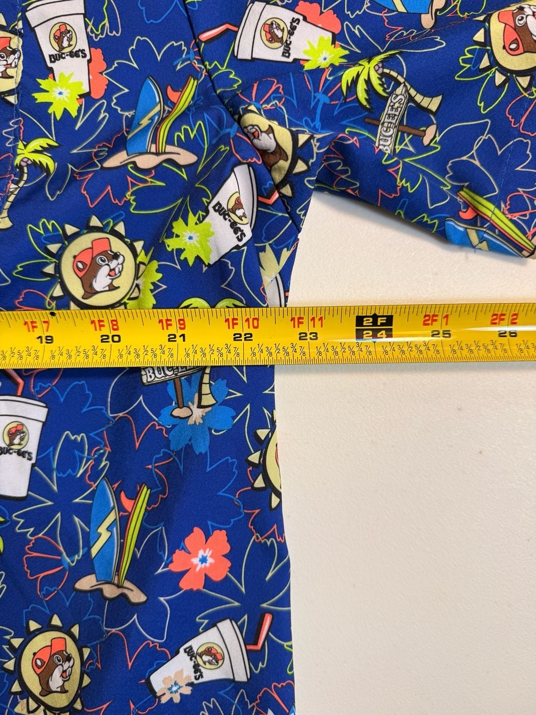 Buc-ee's Hawaiian Shirt XL Blue Tropical Surfer Print 5