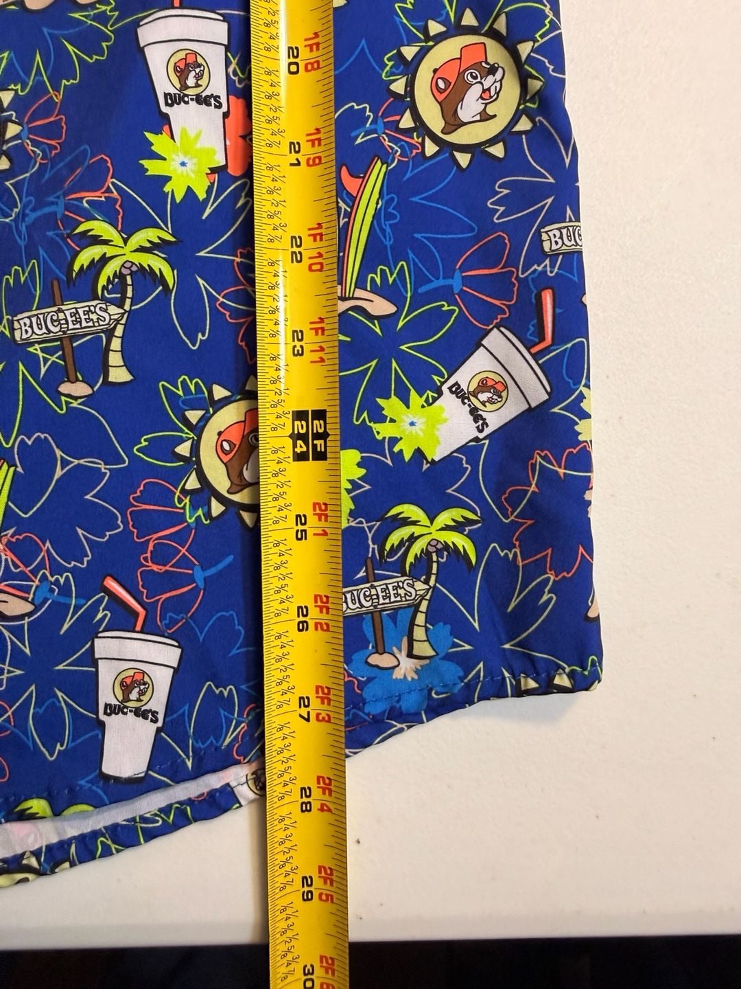 Buc-ee's Hawaiian Shirt XL Blue Tropical Surfer Print 6