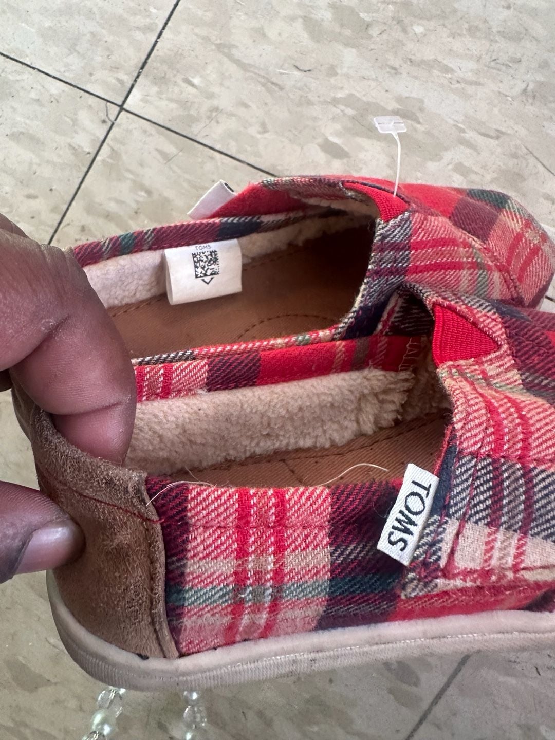Toms Alpargata Slipper Size 9 Red Plaid Faux Fur Lined 3