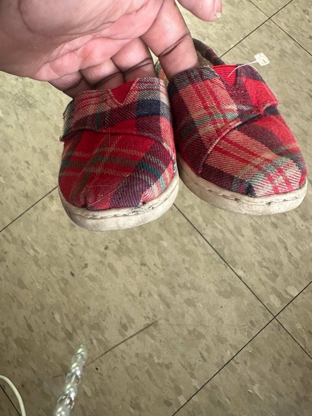 Toms Alpargata Slipper Size 9 Red Plaid Faux Fur Lined 6