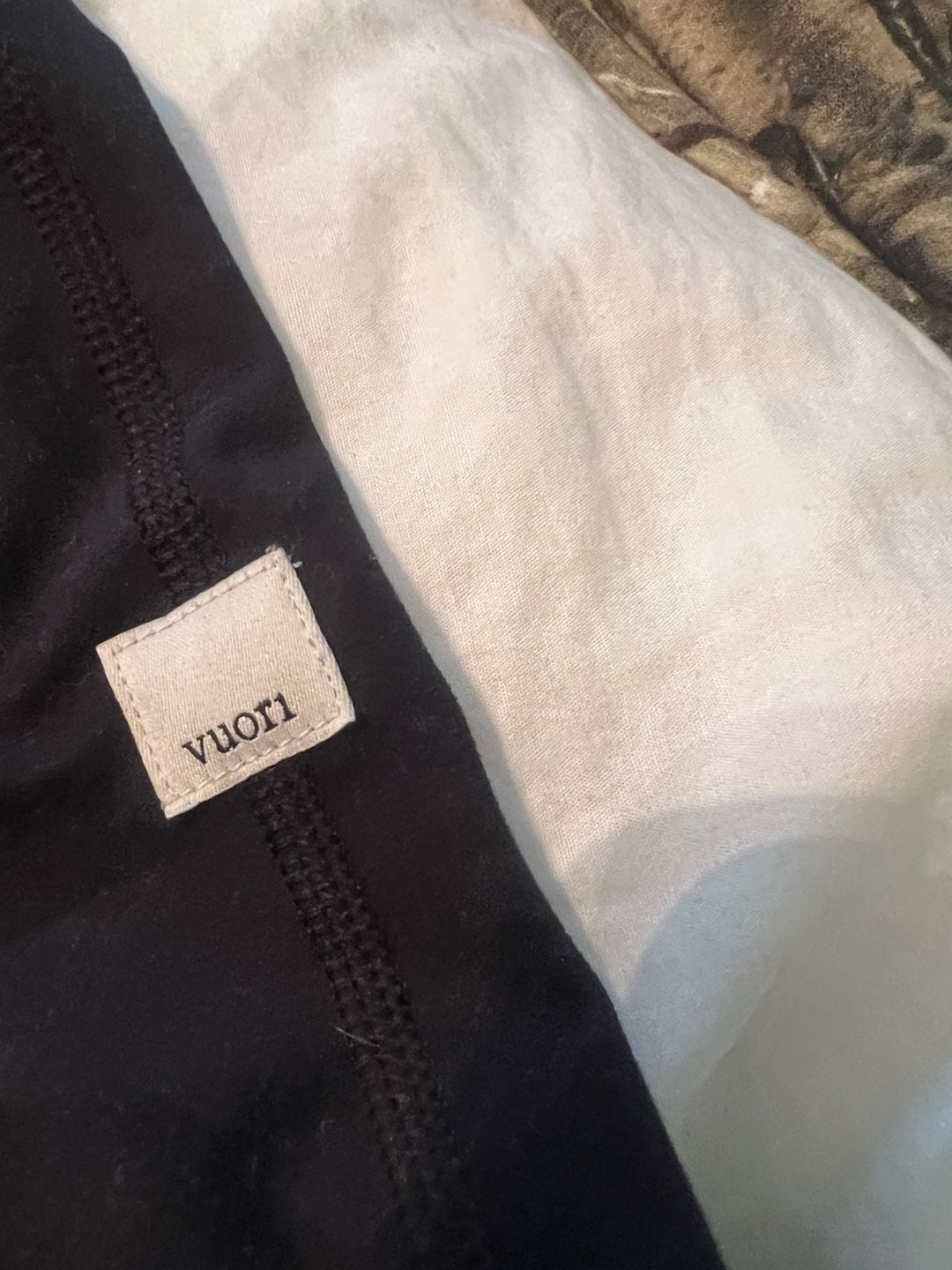 Vuori Women’s Performance Jogger Black Camo Size Small 3