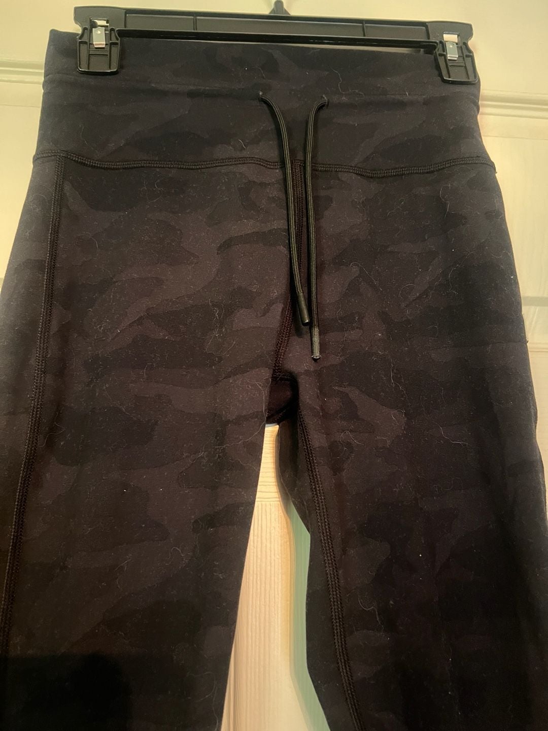 Vuori Women’s Performance Jogger Black Camo Size Small 4