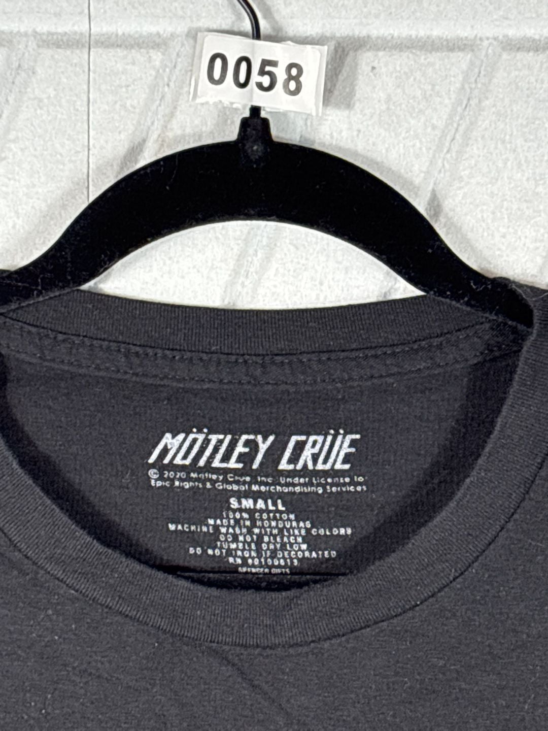 Motley Crue Smokin In The Boys Room T-Shirt Size Small Black Band Tee 4