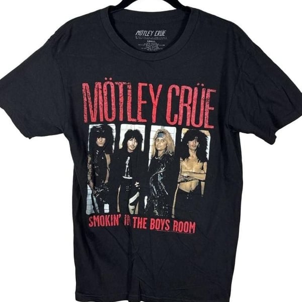 Motley Crue Smokin In The Boys Room T-Shirt Size Small Black Band Tee