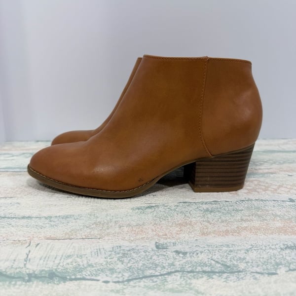 Old Navy Ankle Boots Size 7.5 Tan Faux Leather Block Heel Booties