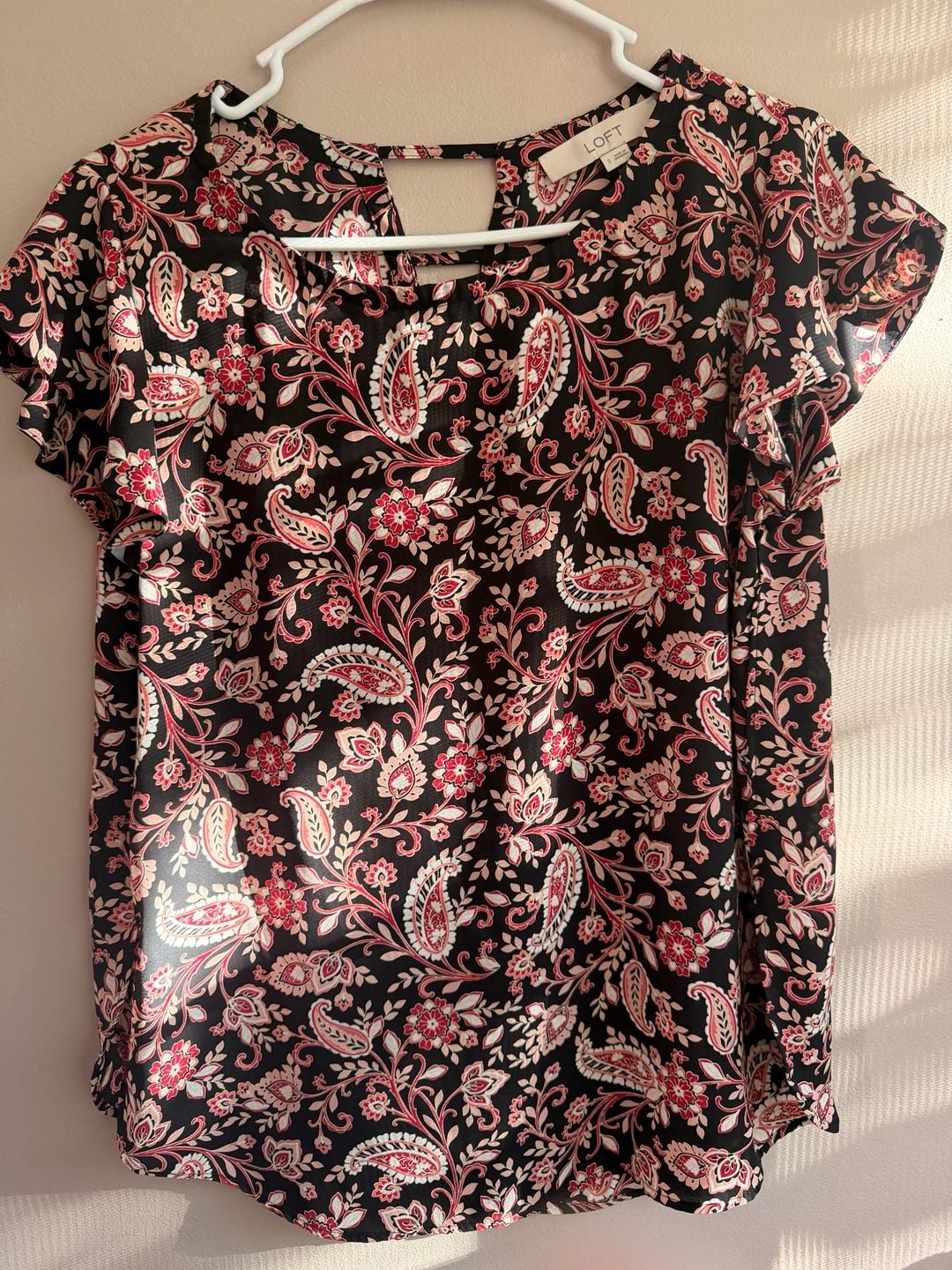 Loft Flutter Sleeve Top Size S Black Coral Paisley Print 2