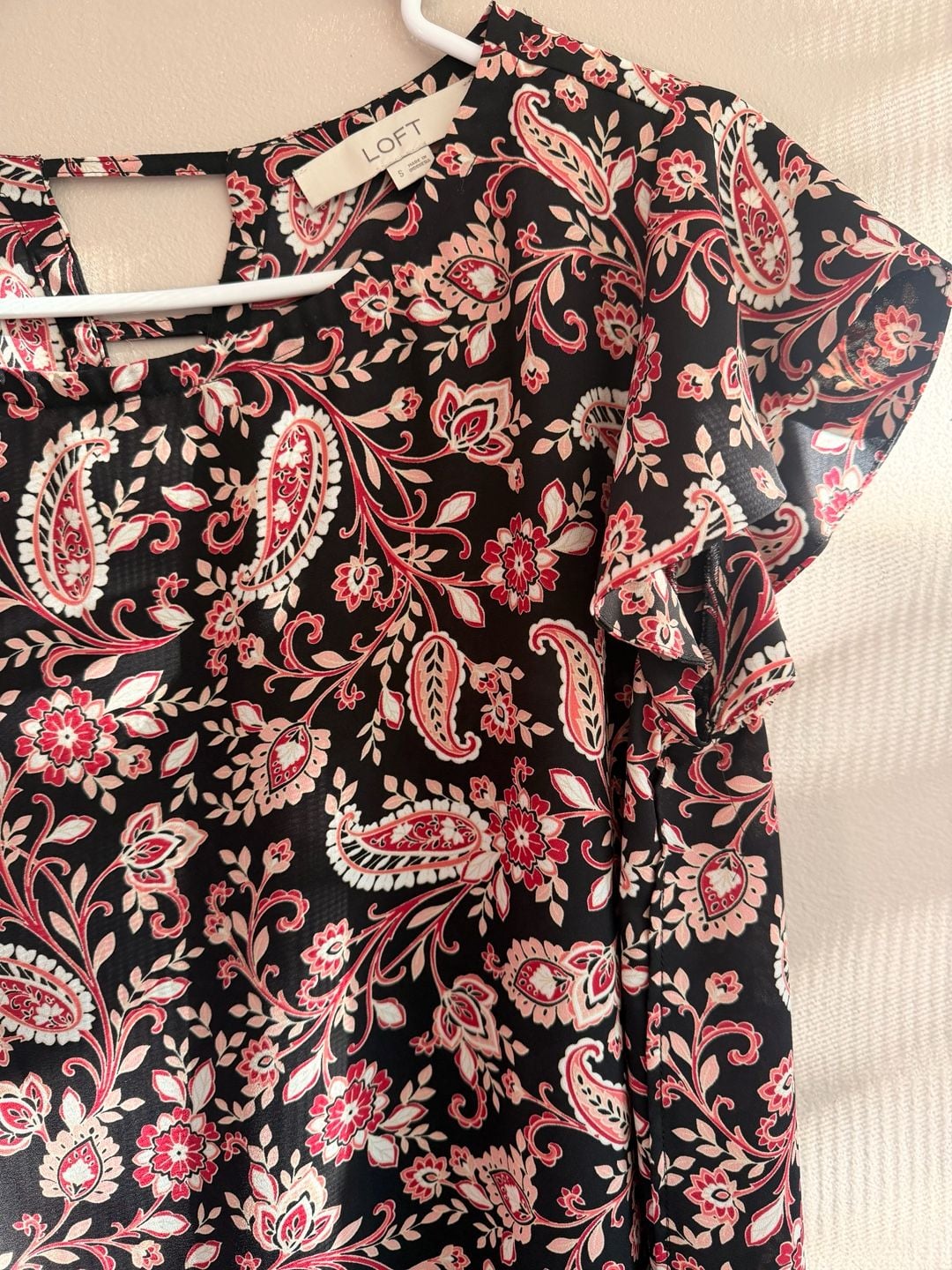 Loft Flutter Sleeve Top Size S Black Coral Paisley Print 4