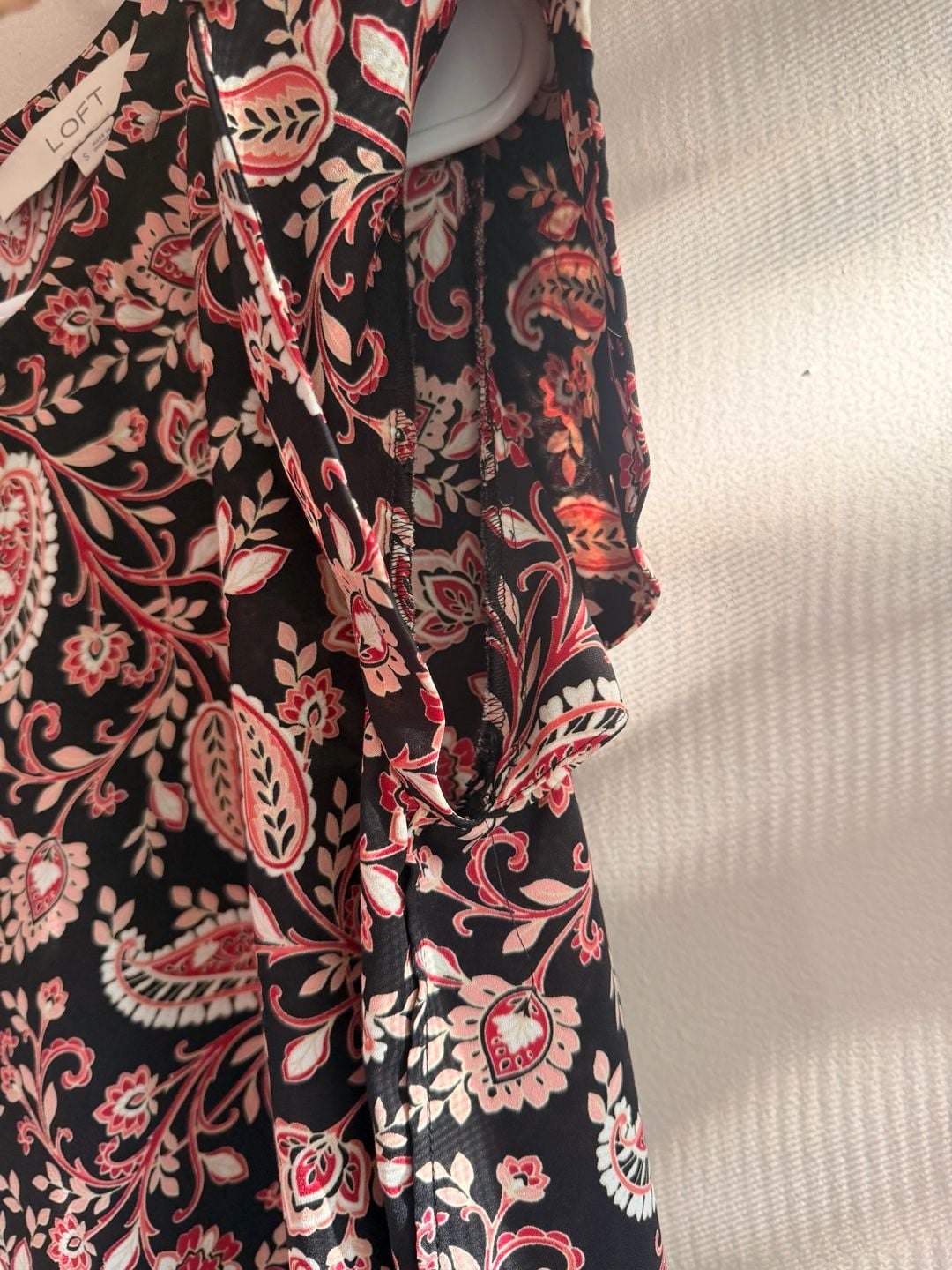 Loft Flutter Sleeve Top Size S Black Coral Paisley Print 5