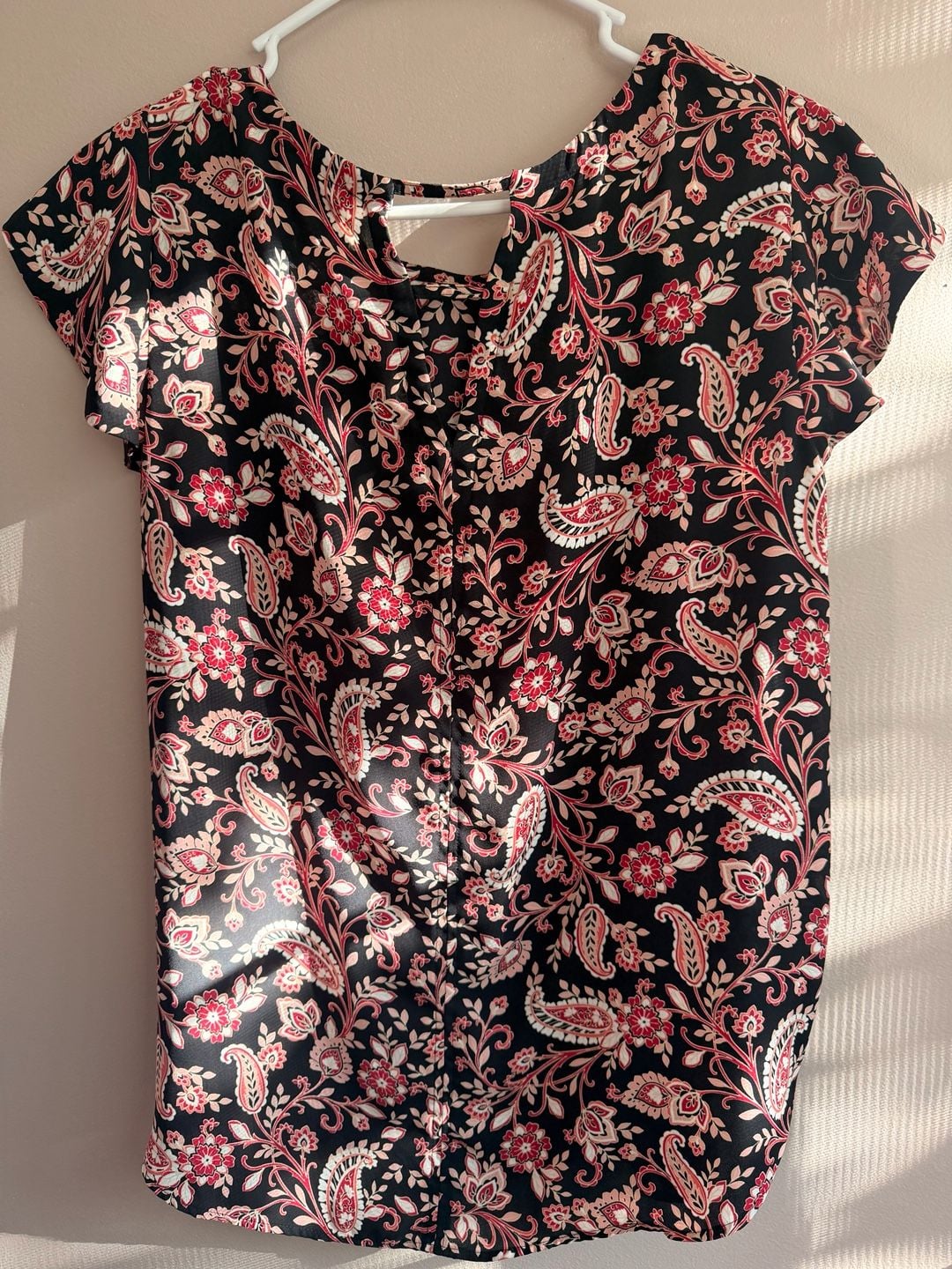 Loft Flutter Sleeve Top Size S Black Coral Paisley Print 8
