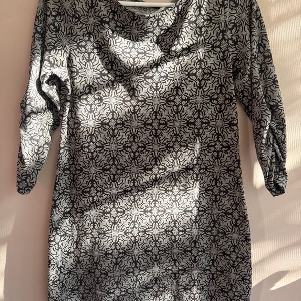 Soybu Dress Size M Gray Black Floral 3/4 Ruched Sleeve Shift