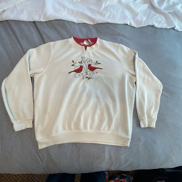 Cardinal Sweatshirt Size L White Embroidered Holiday Crewneck
Grandma chic
Fall