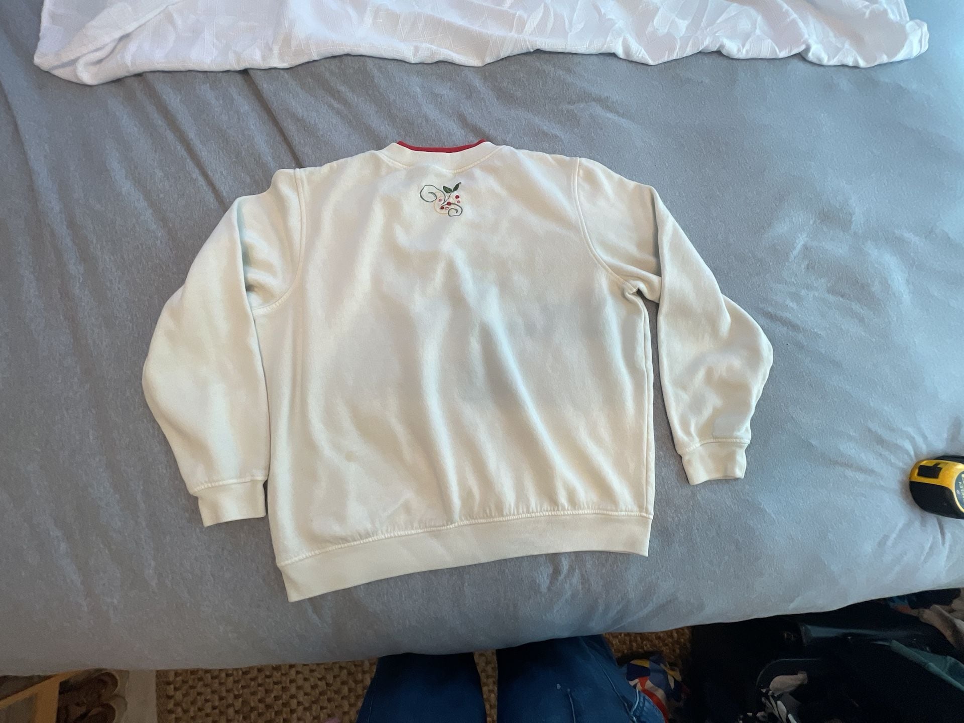 Cardinal Sweatshirt Size L White Embroidered Holiday Crewneck
Grandma chic
Fall 7