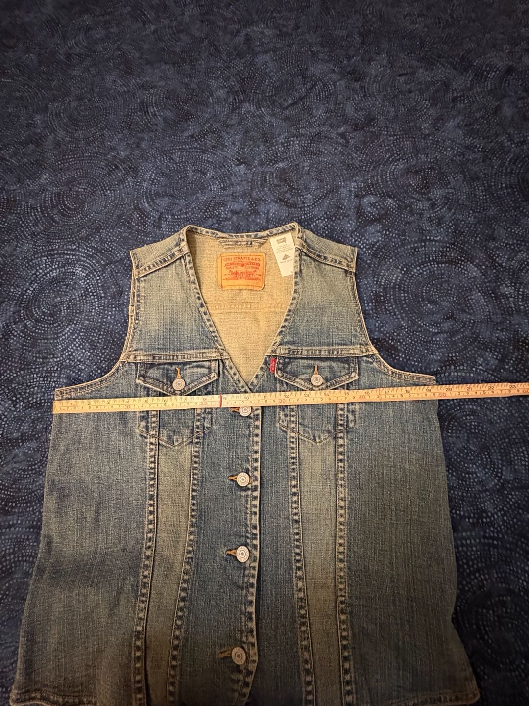 Levi's Denim Vest Size L Blue Cotton Button Front Sleeveless Jacket 7