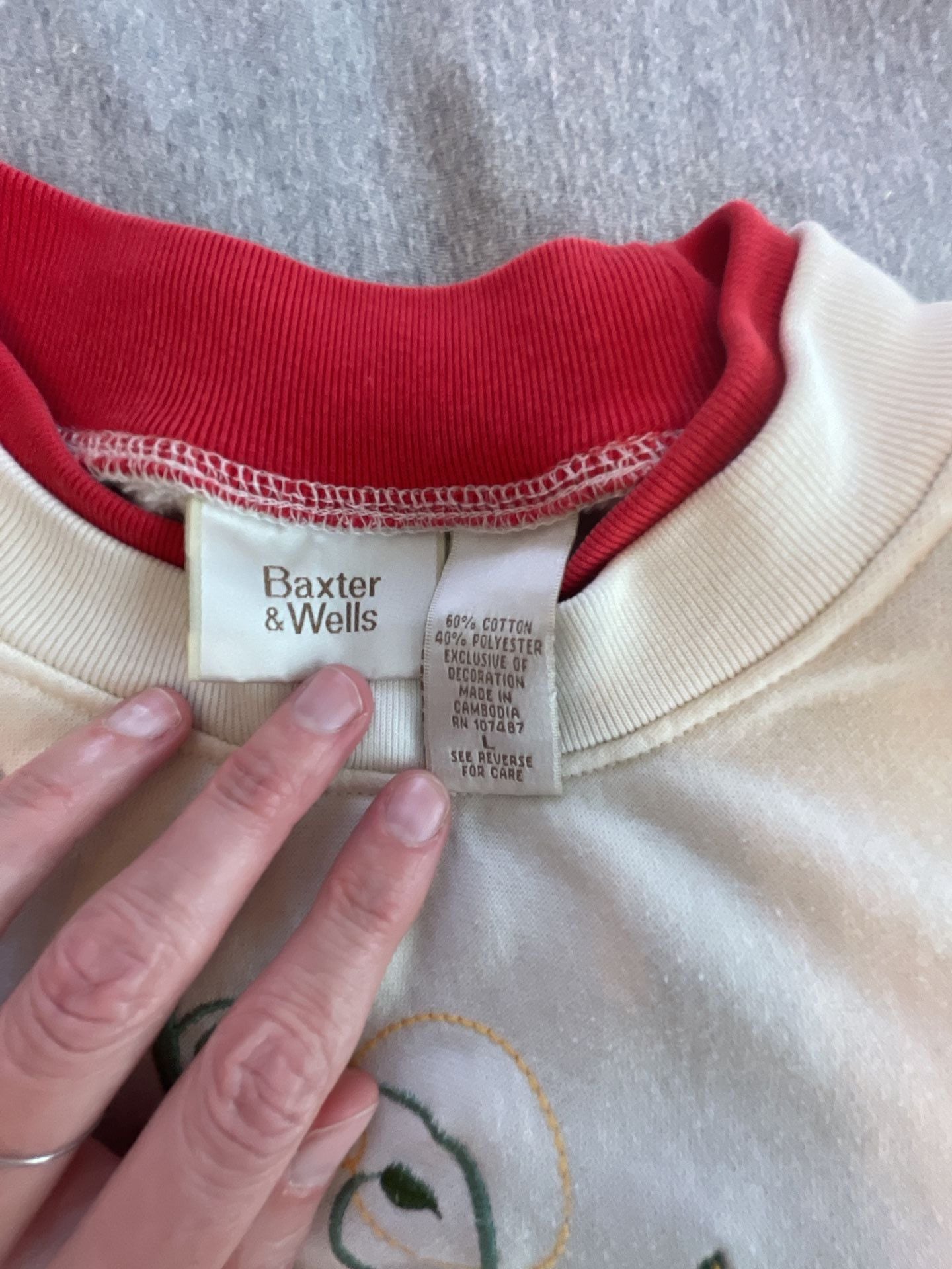Cardinal Sweatshirt Size L White Embroidered Holiday Crewneck
Grandma chic
Fall 5