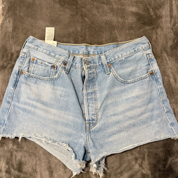 Levis 501 Original Cutoff Denim Shorts Size W33 Light Wash Distressed