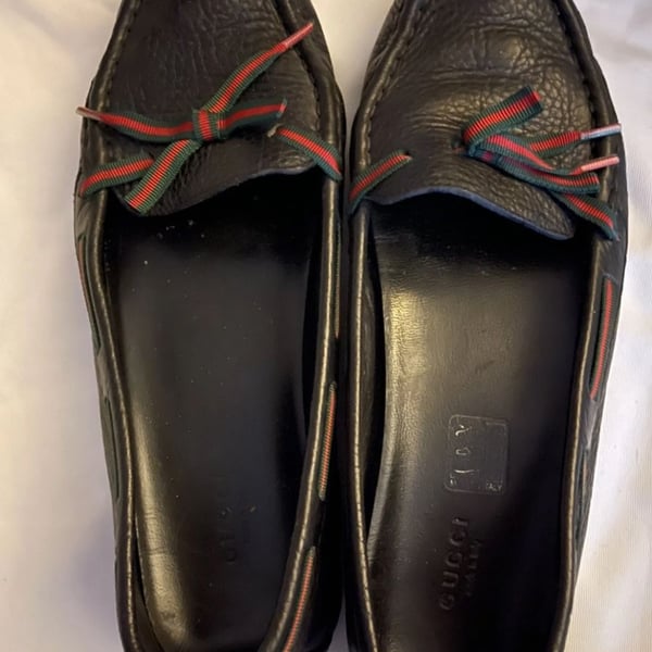 Gucci Black Leather Loafers with Green and Red Web Bow