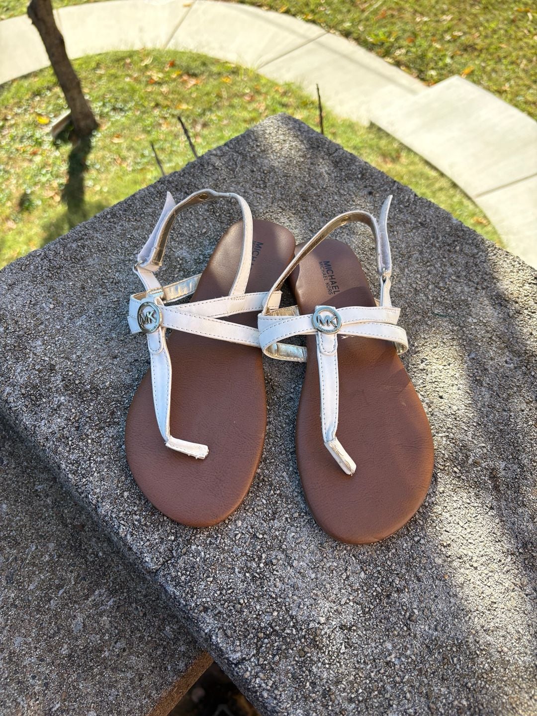 Michael Kors Thong Sandals Size 4 White Gold Logo Flat Slingback 2