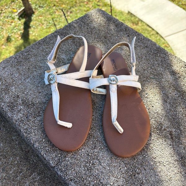 Michael Kors Thong Sandals Size 4 White Gold Logo Flat Slingback