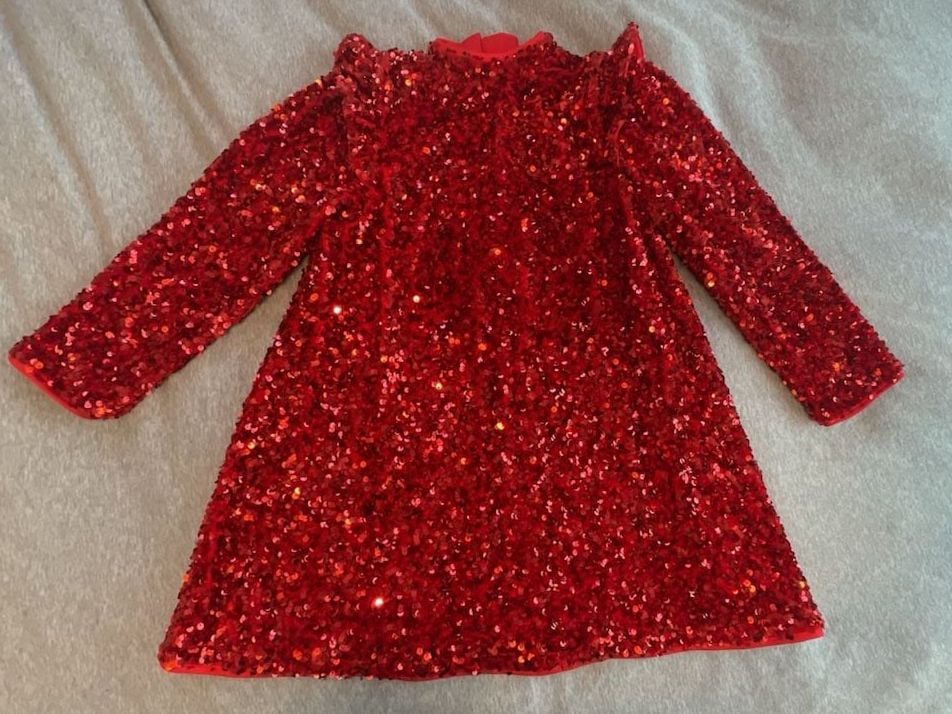 M&S Red Sequin Dress Size 7-8 Years
Holiday
Party
Xmas
Formal
Little girls 2