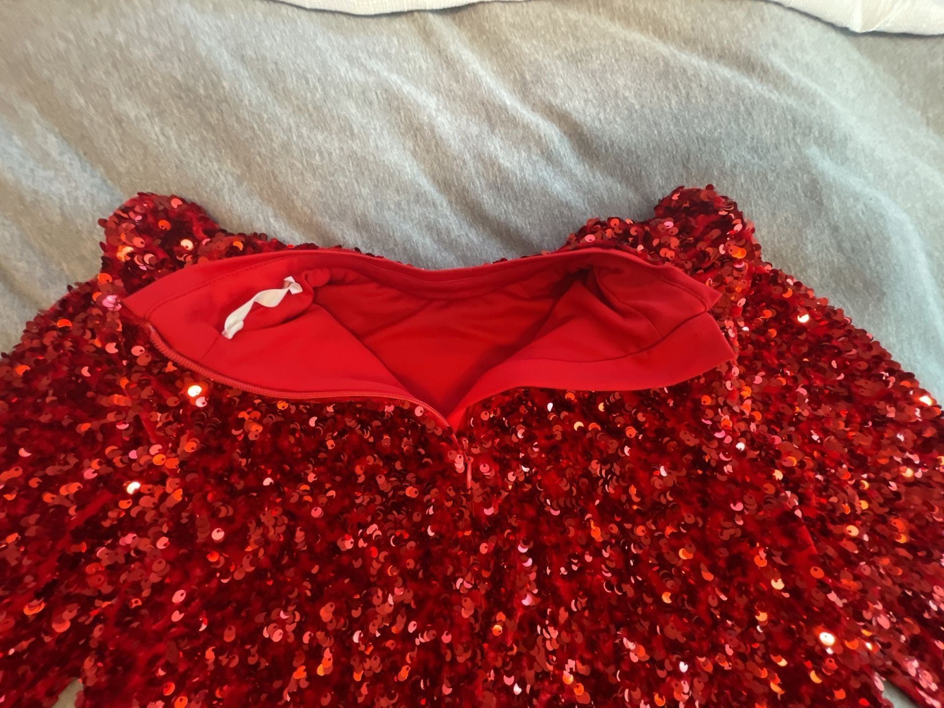 M&S Red Sequin Dress Size 7-8 Years
Holiday
Party
Xmas
Formal
Little girls 7