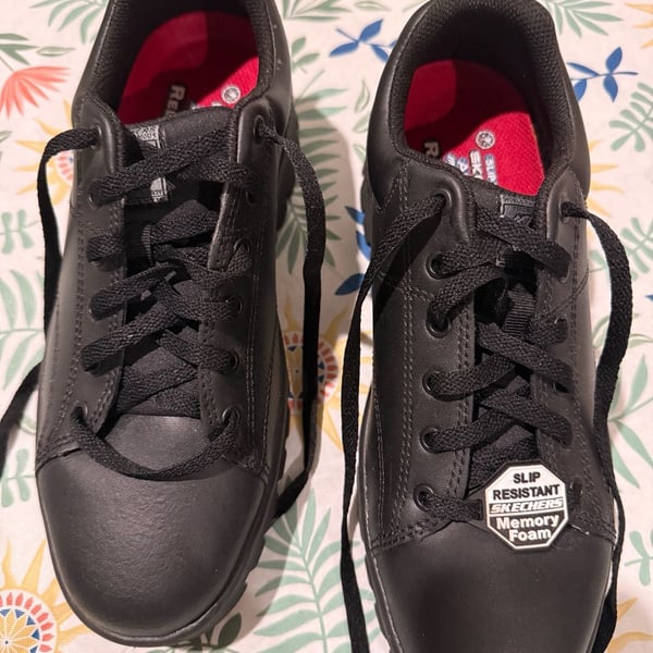 Skechers Work Shoes Size 8 Black Slip Resistant Memory Foam. Never worn.