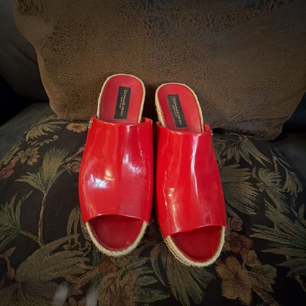 Donna Karan Wedge Sandals Size 9.5 Red Patent Leather Espadrille Mules