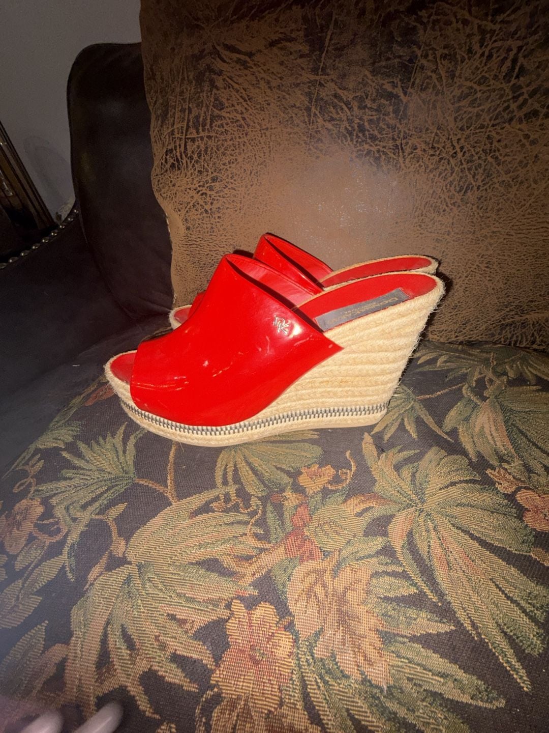 Donna Karan Wedge Sandals Size 9.5 Red Patent Leather Espadrille Mules 4