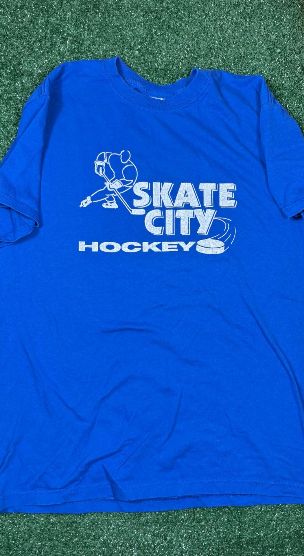 Fruit of the Loom Skate City Hockey T-Shirt Size L Blue Number 8 2