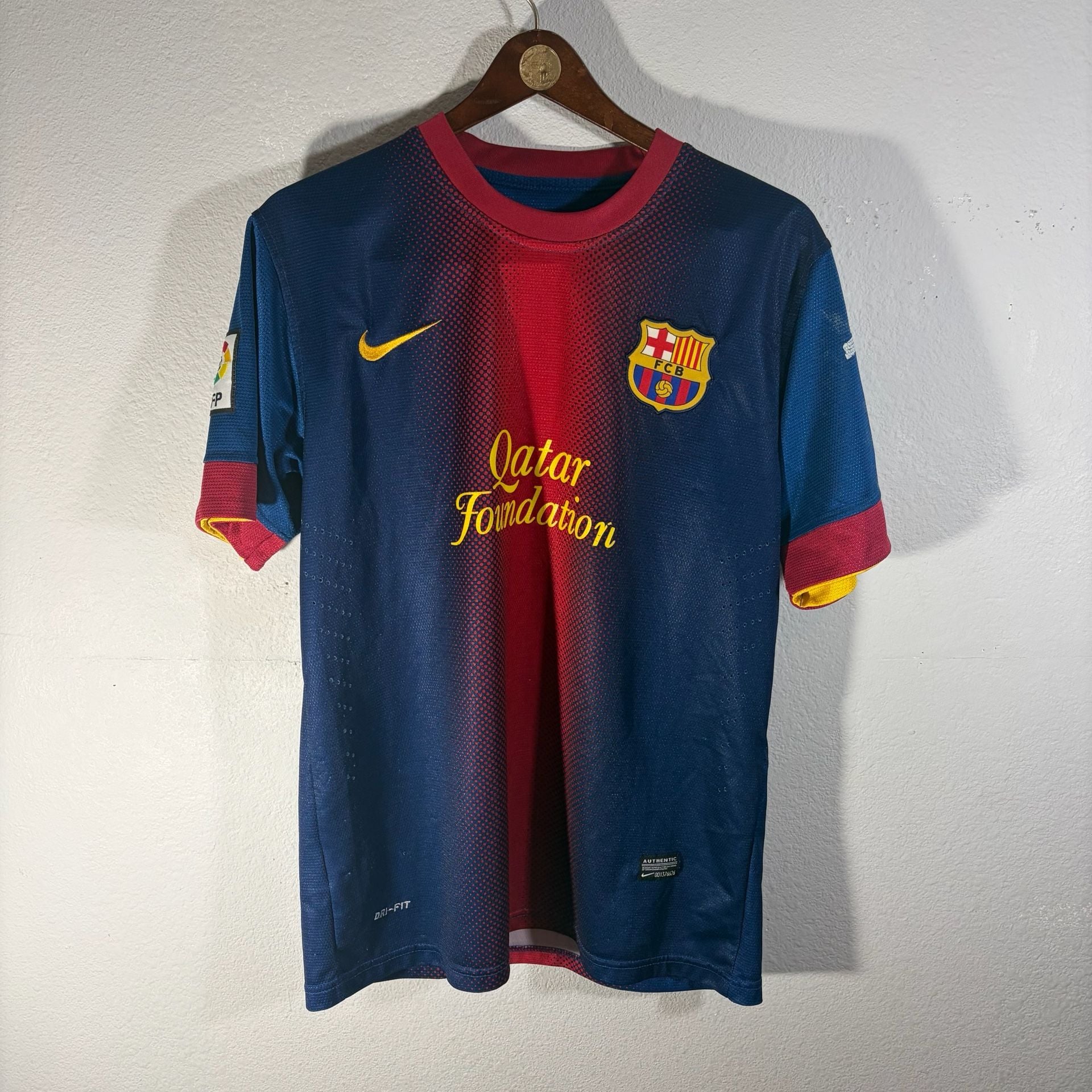 Nike FC Barcelona 2012-2013 Home Soccer Jersey Size Medium 2