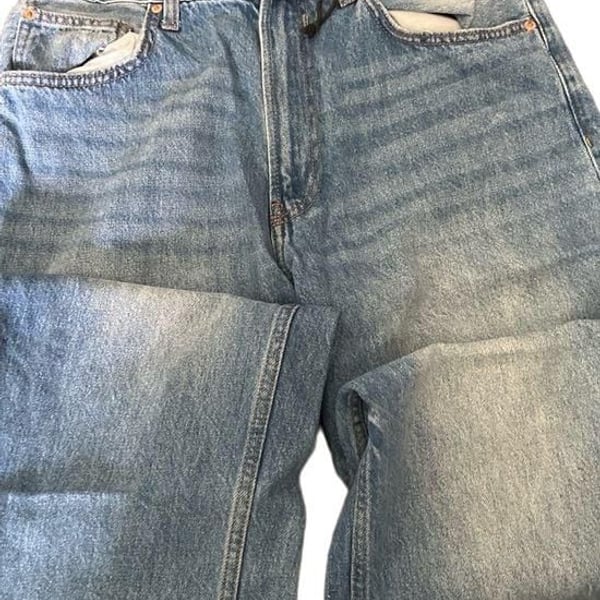 Bershka woman’s Light Blue Straight Jeans
