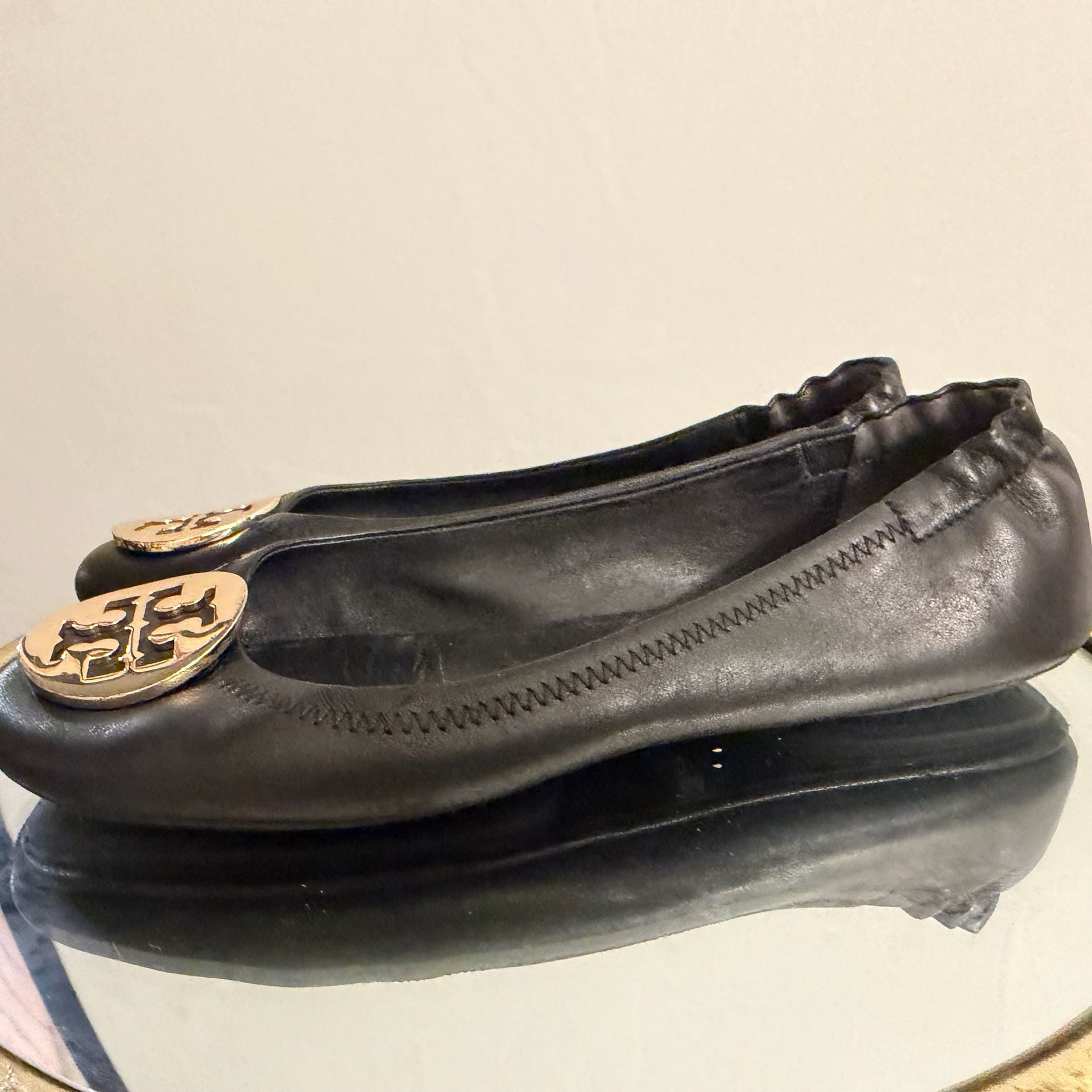 Tory Burch Reva Black Leather Ballet Flats Gold Logo
#7BkGL30P 3