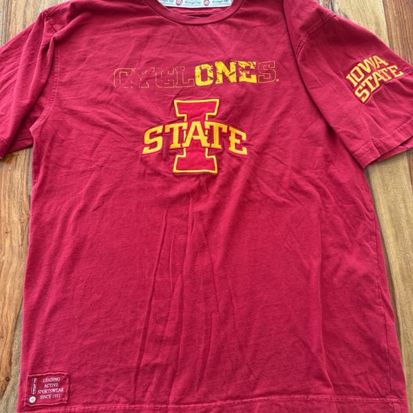 Embroidered Iowa State Cyclones T-Shirt Size Large Red