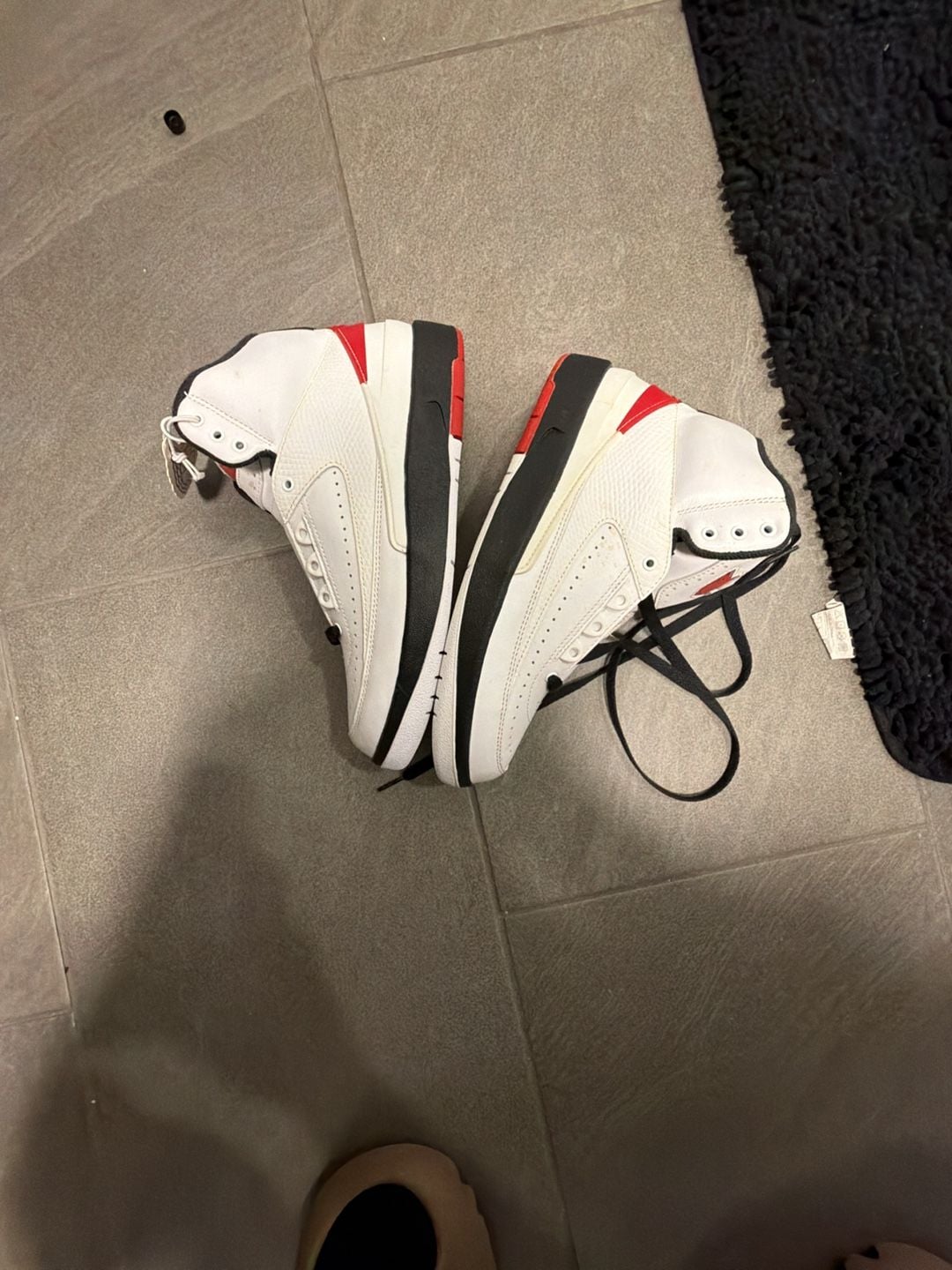 Nike Air Jordan 2 Retro Chicago Size 8 White Black Red 9