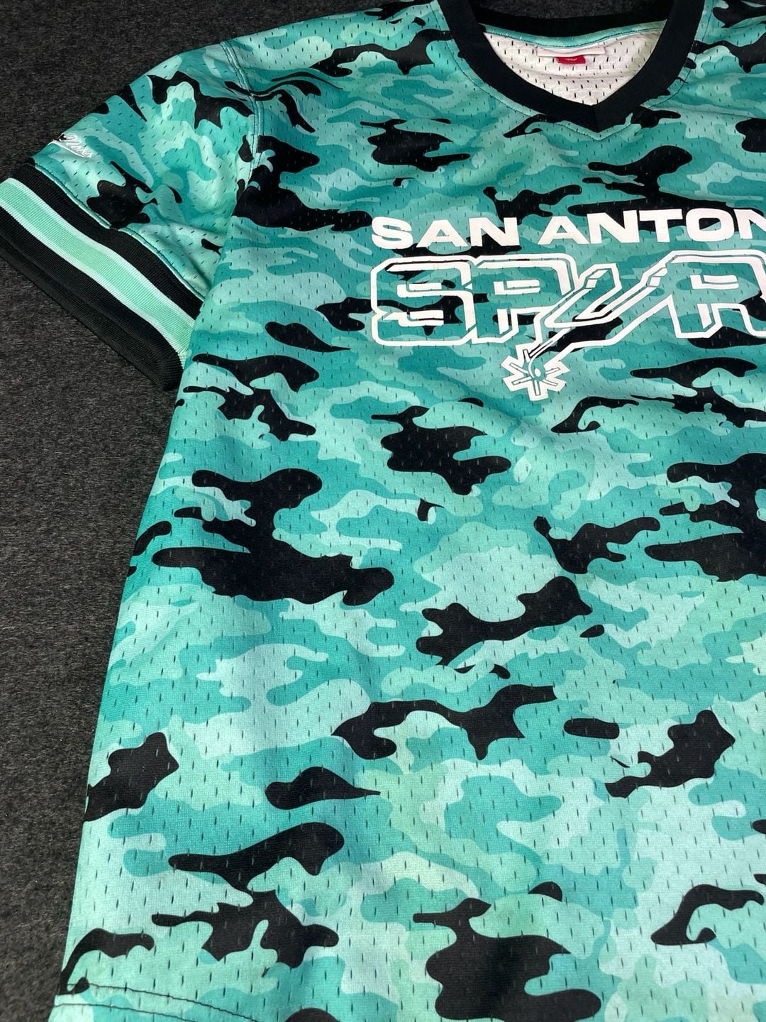 Mitchell & Ness San Antonio Spurs Camo Jersey Size L Mesh V-Neck 7