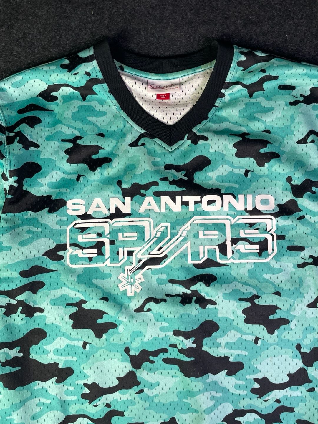 Mitchell & Ness San Antonio Spurs Camo Jersey Size L Mesh V-Neck 9