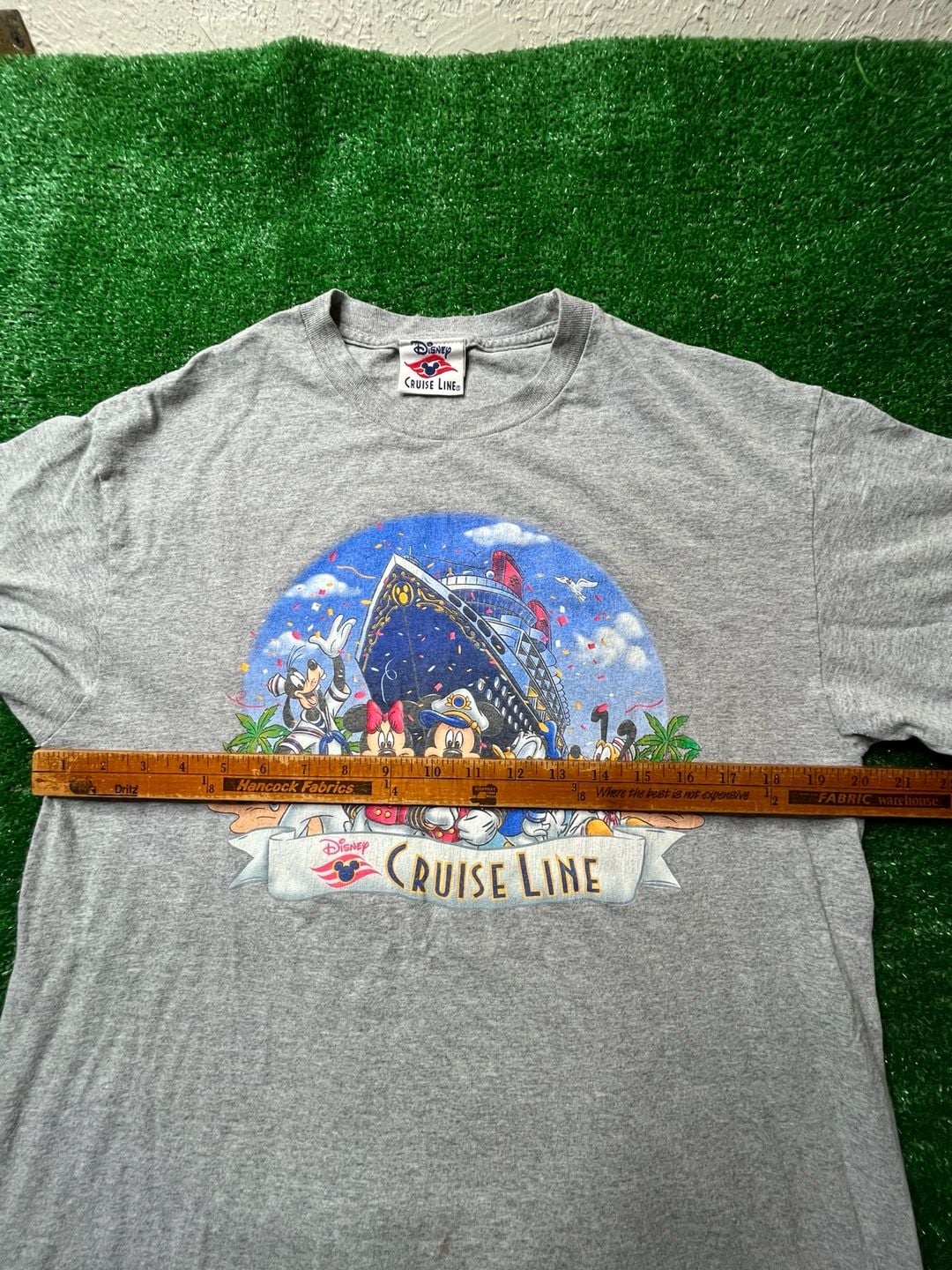 Disney Cruise Line Characters Graphic T-Shirt Gray 10