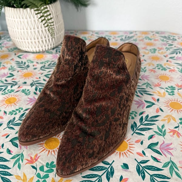 Comfort Animal Print Chunky Heel Mule Size 10 Brown Leopard Faux Fur