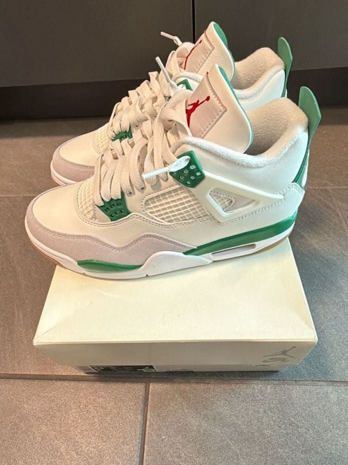 Jordan Air Jordan 4 Retro SP Size 6.5 Pine Green 13