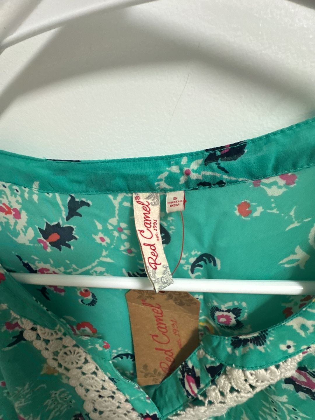 Women’s Red Camel Bombay Road Blouse Size S Green Floral Crochet 4