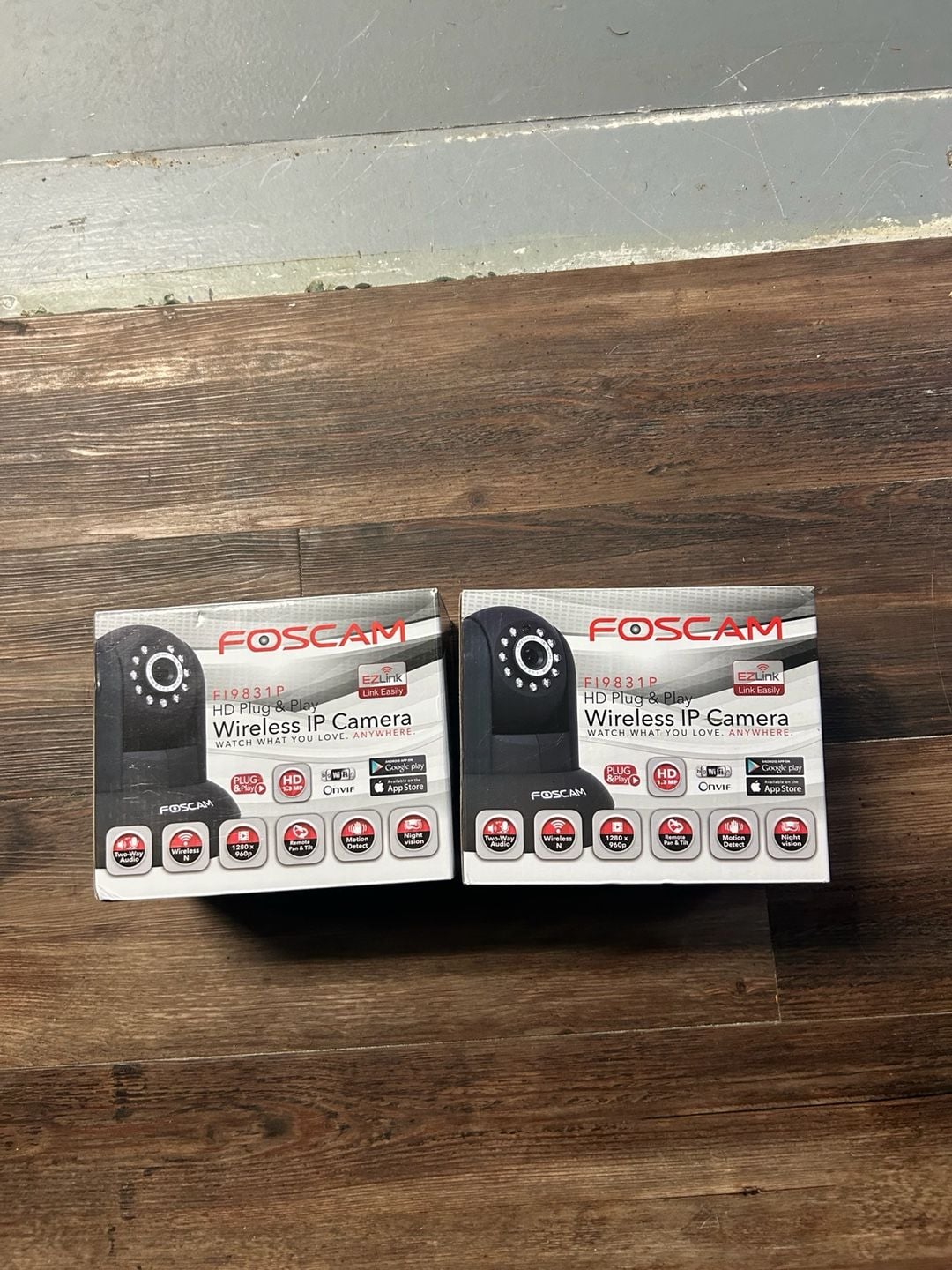 Foscam FI9831P HD Plug & Play Wireless IP Camera Black 1