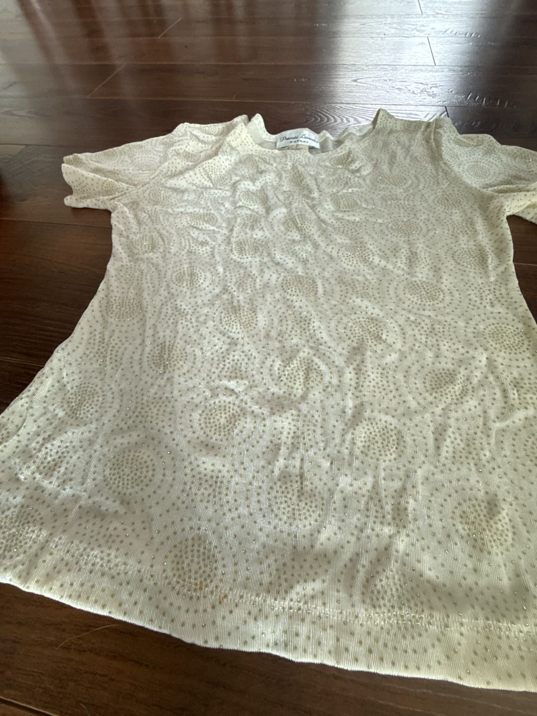 Private Luxuries Natori Short Sleeve Top Size Medium Off-White Foil Print 4