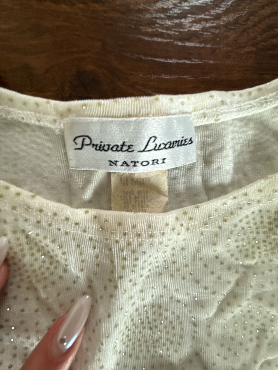 Private Luxuries Natori Short Sleeve Top Size Medium Off-White Foil Print 5