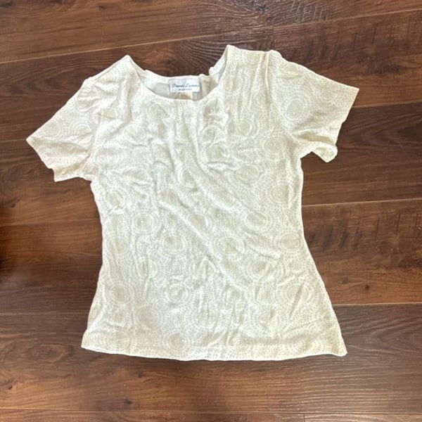 Private Luxuries Natori Short Sleeve Top Size Medium Off-White Foil Print